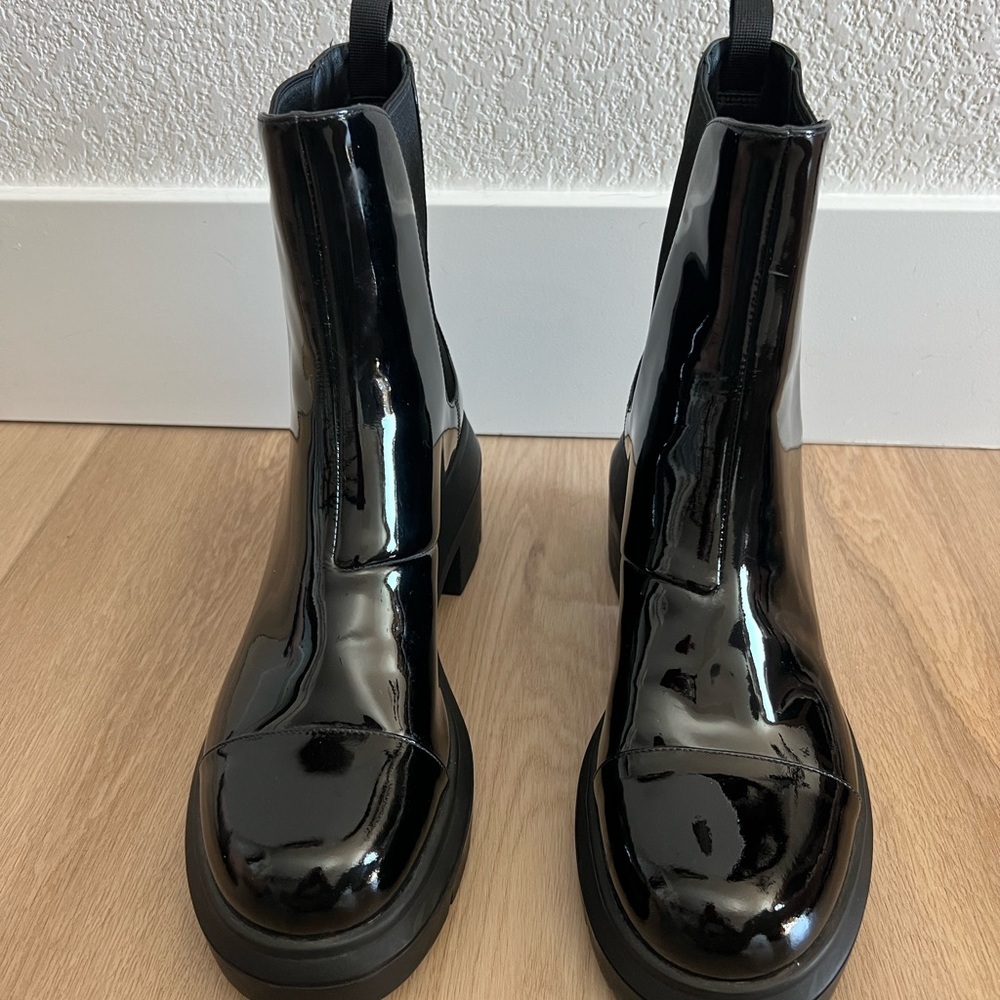 Stuart Weitzman - Size 10 - Picture 2 of 4